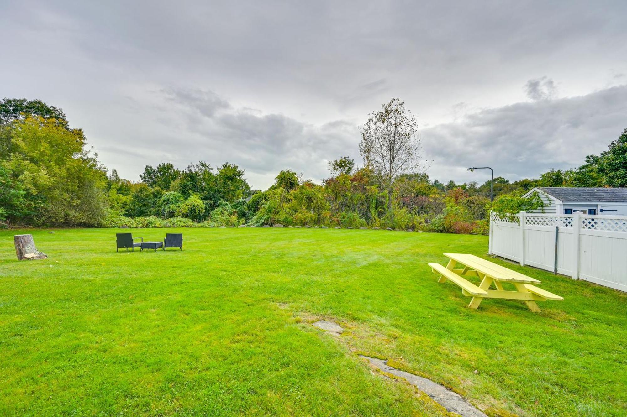 Marblehead Retreat With Sprawling Yard And Gas Grill! Appartement Buitenkant foto
